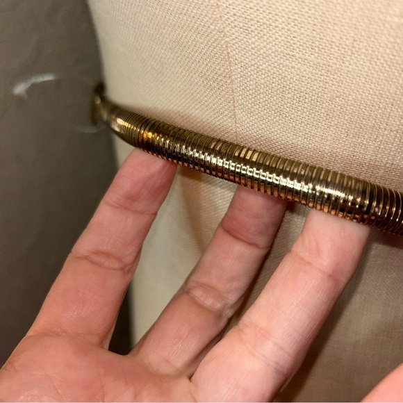 Gold Metal Belt vintage approx 26” un stretched some tarnishing - Picture 3 of 5